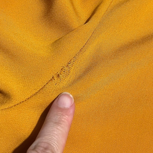 Sympli Mustard High-low hem line V-Neck Blouse quarter to 3/4 sleeves Size M - Picture 5 of 8